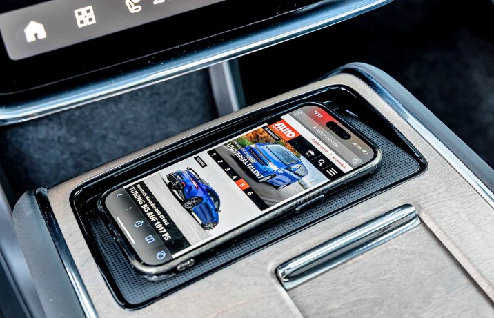 Volvo EX90 Twin Motor Performance Ultra 2025 – wnętrze, ładowarka indukcyjna