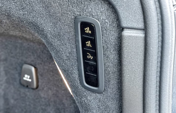 Volvo EX90 Twin Motor Performance Ultra 2025 – bagażnik, panel sterowania