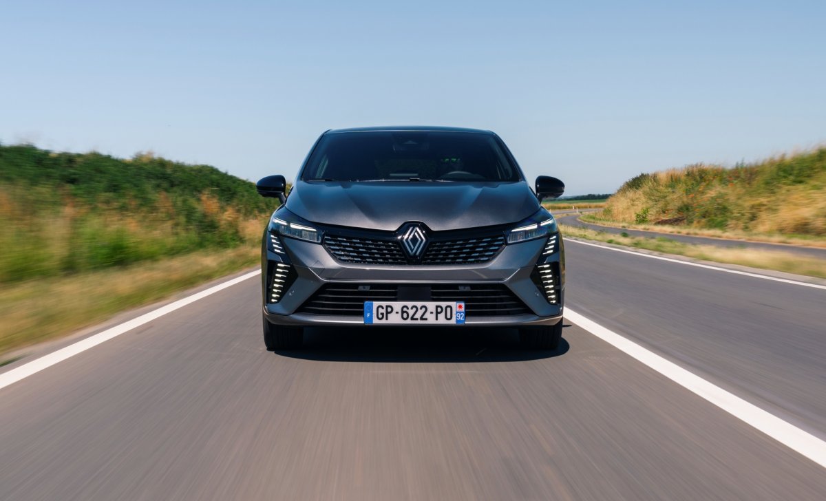 Renault Clio najpopularniejszym nowym autem w Europie w maju 2025 r., po pięciu miesiącach prowadzi Dacia Sandero