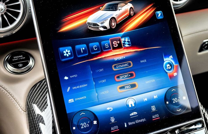 Mercedes-AMG SL 55 4MATIC+ – wnętrze, ekran z trybami jazdy