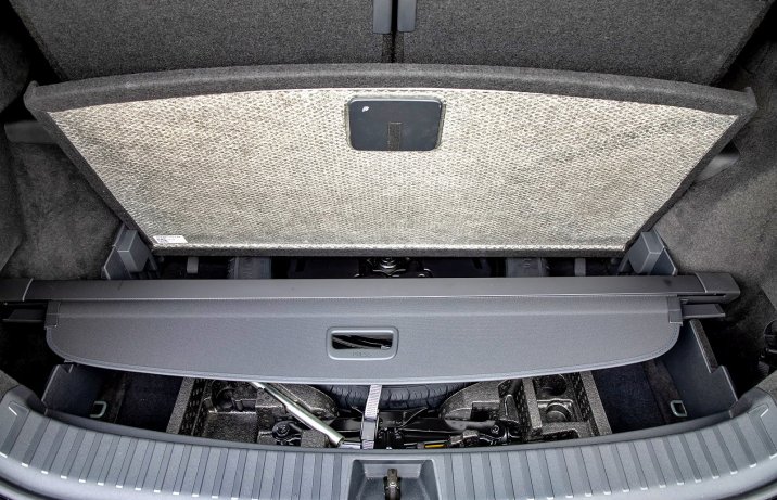 Volkswagen Tayron 2.0 TDI DSG 4Motion (2025) – test – roleta w bagażniku