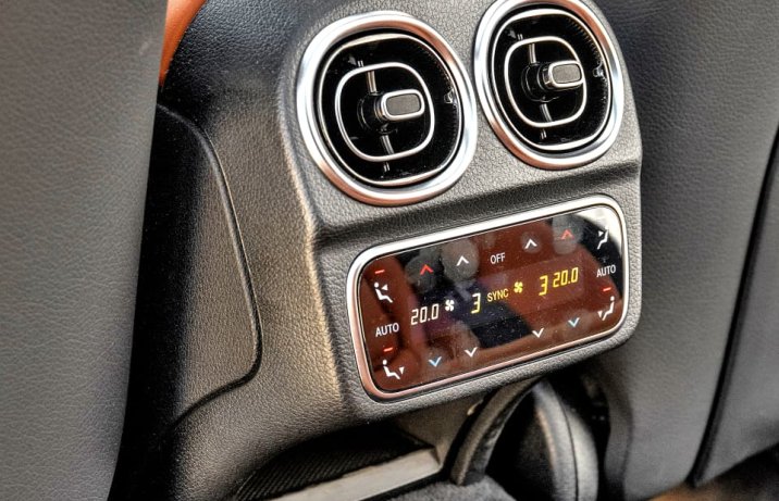 Mercedes C 300 de Kombi – panel klimatyzacji z tyłu