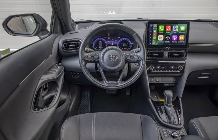 Toyota Yaris Cross - kokpit