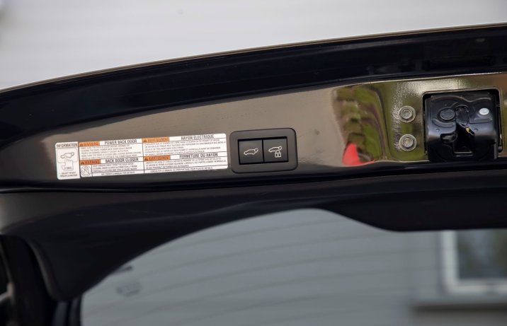 Toyota Yaris Cross - pokrywa bagażnika