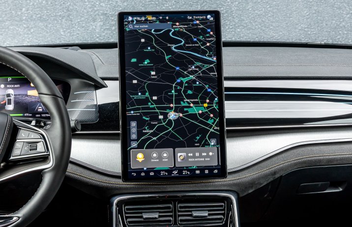 BYD Tang - ekran pion