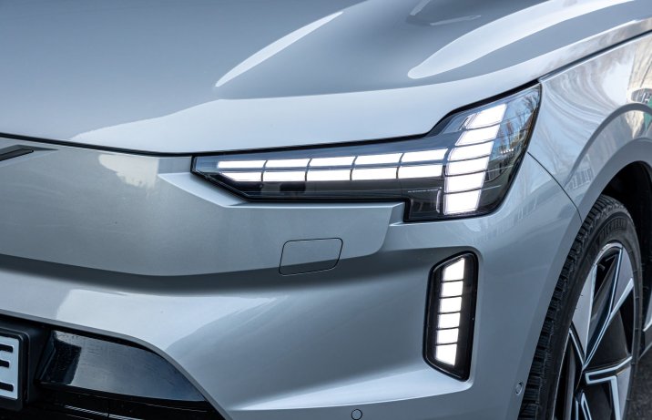 Volvo EX90 - światła