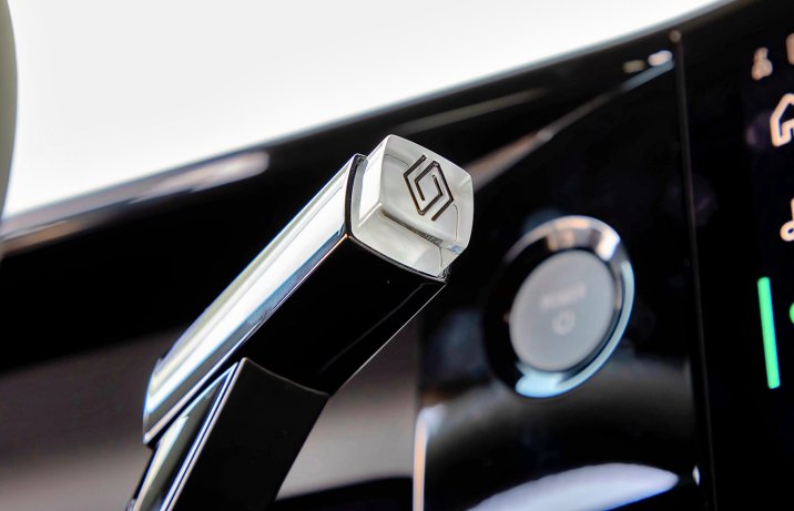 Renault 5 E-Tech 150 KM comfort range iconiq cinq 2025 – dźwignia automatu