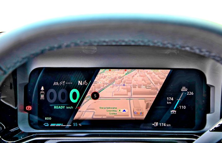 Renault 5 E-Tech 150 KM comfort range iconiq cinq 2025 – ekran wskaźników z widokiem mapy