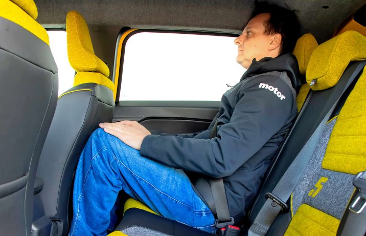 Renault 5 E-Tech 150 KM comfort range iconiq cinq 2025 – kanapa z pasażerem