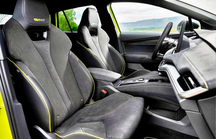 Skoda Elroq RS 2025 – wnętrze, fotele