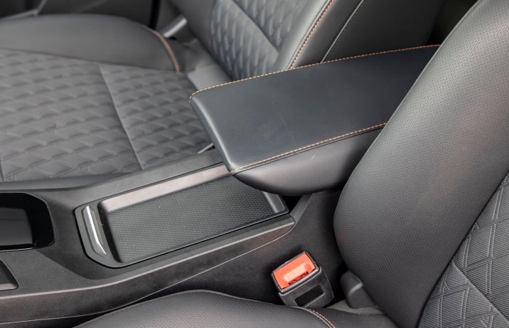 MG 3 - podłokietnik