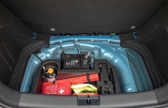 MG 3 - wnęka pod dnem bagażnika