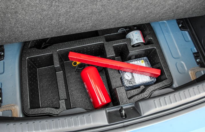 Toyota Yaris - wnęka pod dnem bagażnika