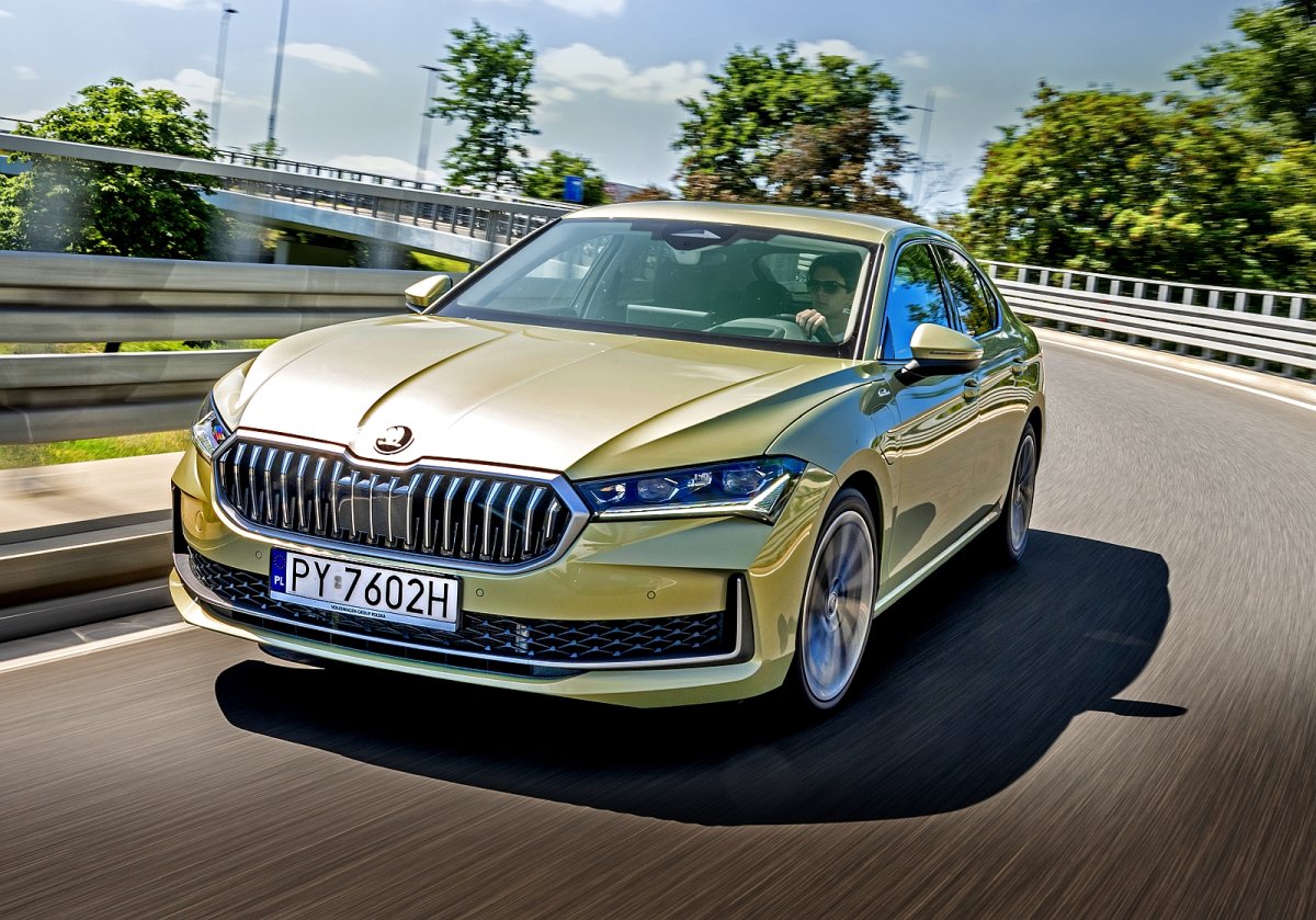 Skoda Superb Liftback Plug-in Hybrid – czy deklarowany zasięg jest realny? | TEST