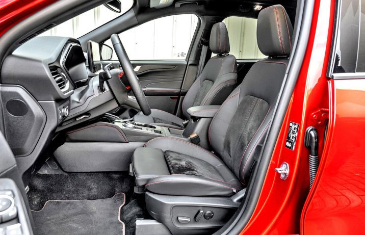 Ford Kuga 2.5 PHEV FWD (2025) – test – fotele