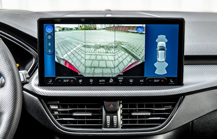 Ford Kuga 2.5 PHEV FWD (2025) – test – kamera cofania