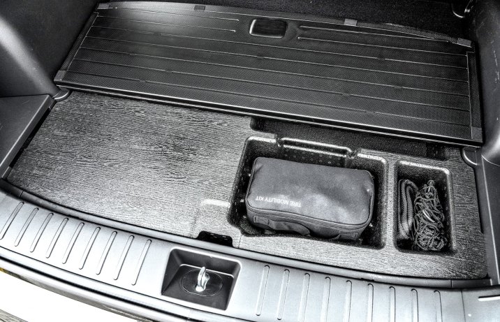 Hyundai Tucson 1.6 T-GDI PHEV 4WD (2025) – test – schowek w bagażniku