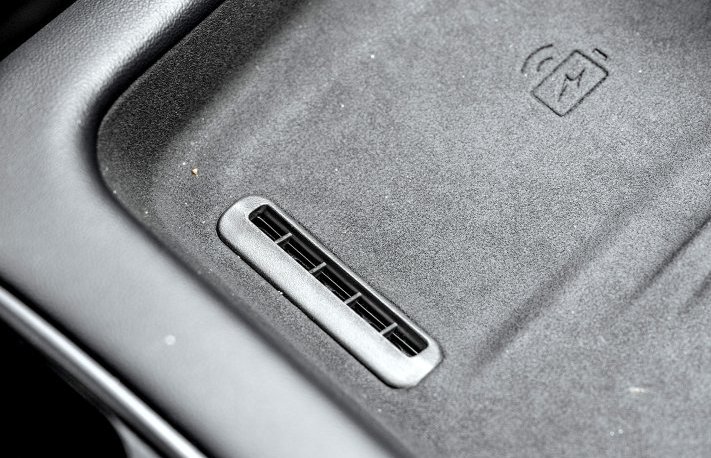 Jaecoo 7 Super Hybrid (2025 – test – ładowarka indukcyjna