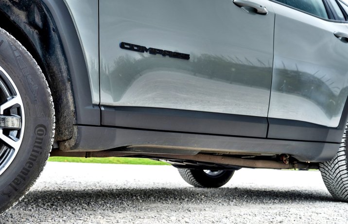 Jeep Compass 1.3 T4 4xe eAWD (2025) – test – prześwit