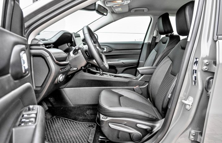 Jeep Compass 1.3 T4 4xe eAWD (2025) – test – fotele