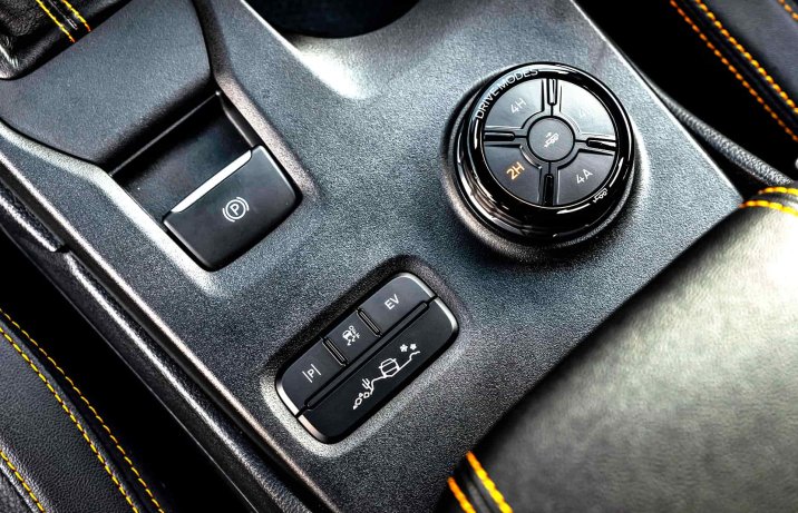 Ford Ranger PHEV 2025 – konsola środkowa, sterowanie