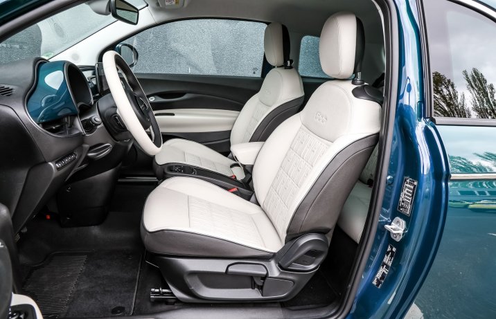 Fiat 500e - fotele