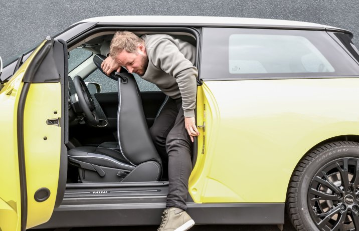 Mini Cooper E - wsiadanie