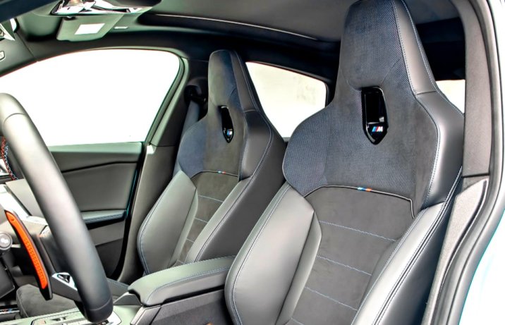 BMW M235 xDrive Gran Coupe 2025 – wnętrze, wskaźnik wykorzystywanej mocy