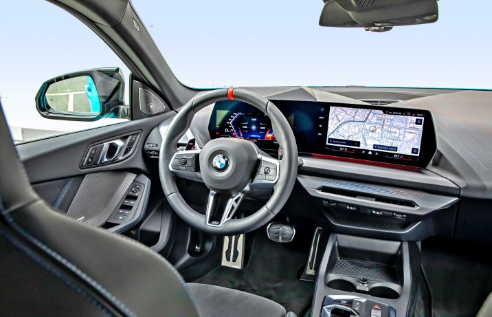 BMW M235 xDrive Gran Coupe 2025 – wnętrze, deska rozdzielcza