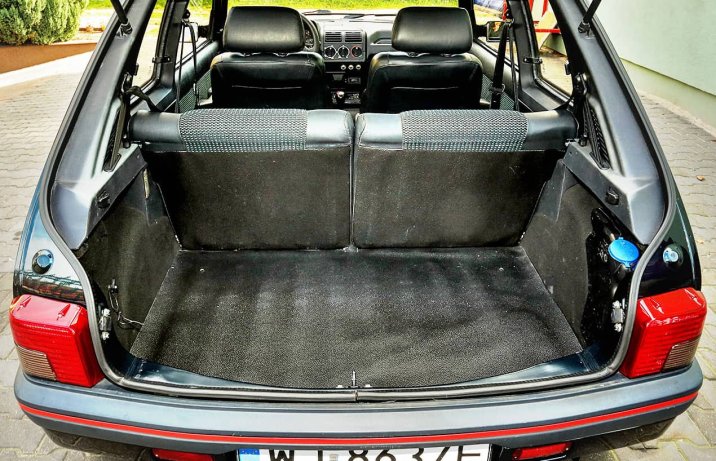 Peugeot 205 – wnętrze, bagażnik