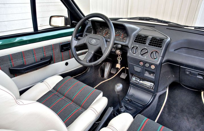 Peugeot 205 – wnętrze, deska rozdzielcza