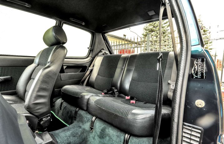 Peugeot 205 – wnętrze, fotele z tyłu