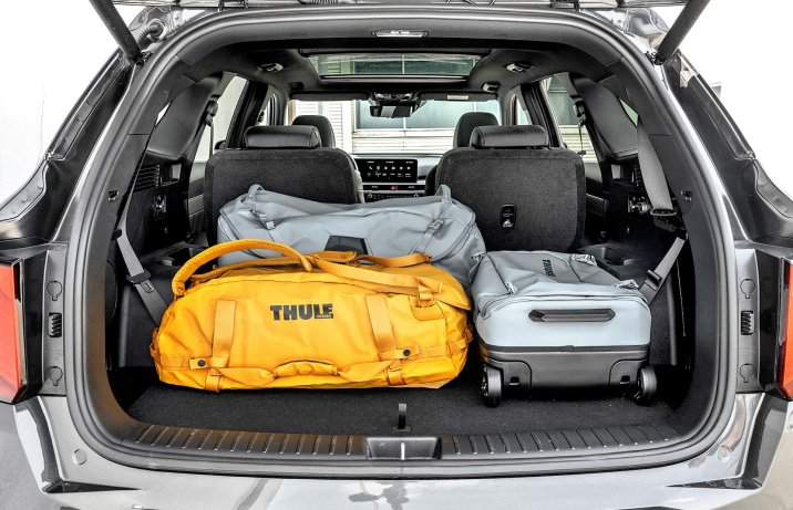 Kia Sorento 1.6 T-GDI HEV AWD Prestige Line 6-ososobowa – wnętrze, bagażnik z bagażami