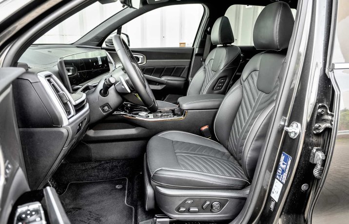 Kia Sorento 1.6 T-GDI HEV AWD Prestige Line 6-osobowa – wnętrze, fotele z przodu