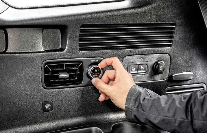 Kia Sorento 1.6 T-GDI HEV AWD Prestige Line 6-osobowa – wnętrze, panel sterowania w trzecim rzędzie