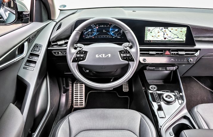 Kia Niro 1.6 GDI HEV 6DCT 2025 – test – kokpit
