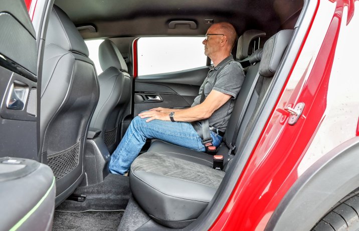 Peugeot 2008 Hybrid 145 eDCS6 (2025) – test – kanapa