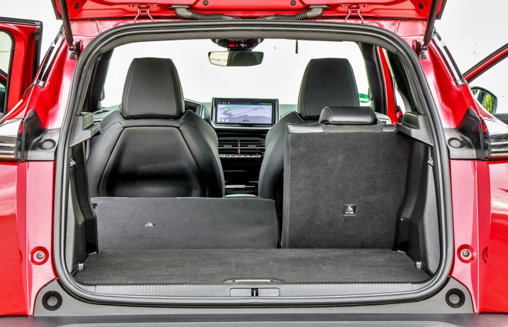Peugeot 2008 Hybrid 145 eDCS6 (2025) – test – bagażnik