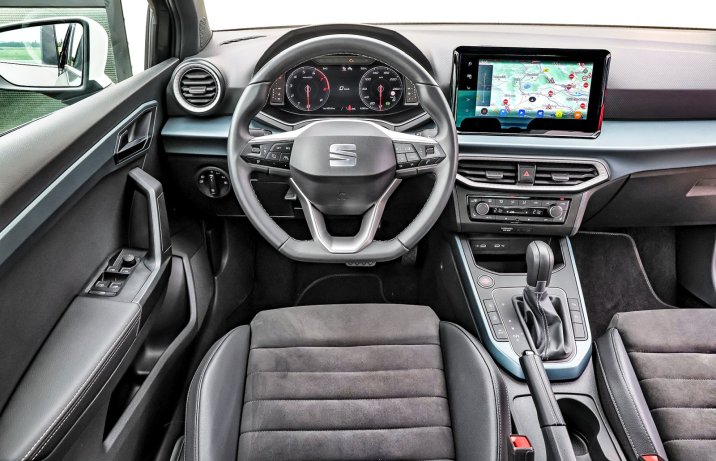 Seat Arona 1.0 TSI DSG (2025) – test – kokpit
