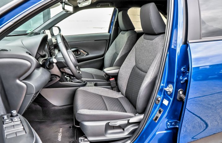 Toyota Yaris Cross 1.5 Hybrid DF FWD 130 e-CVT (2025) – test – fotele