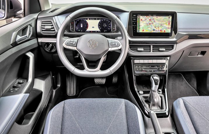Volkswagen T-Cross 1.0 TSI DSG (2025) – test – kokpit
