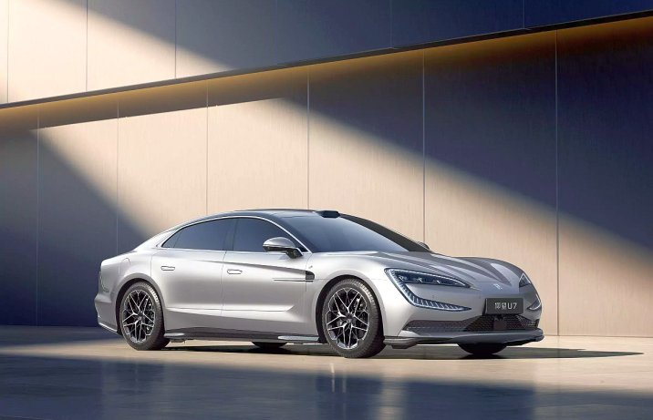 BYD Yangwang U7