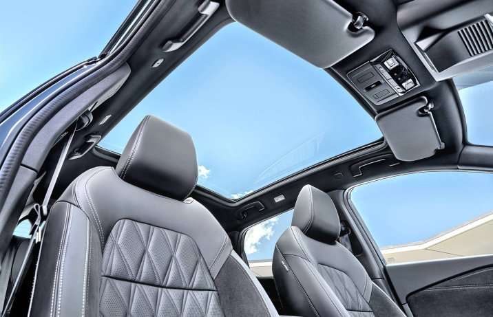 Nowy Nissan Qashqai e-Power 2025: wnętrze, dach panoramiczny