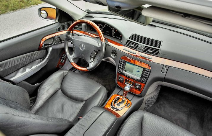 Używany Mercedes klasy S W220 wnętrze – deska rozdzielcza