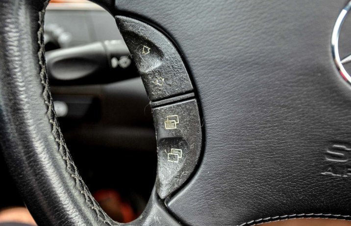 Używany Mercedes klasy S W220 wnętrze – przyciski