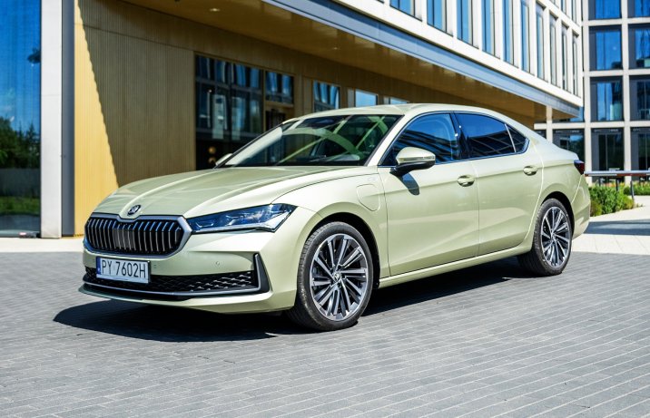 Skoda Superb Liftback Plug-in Hybrid (2025) - test – przód
