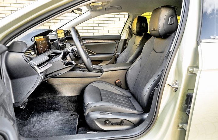 Skoda Superb Liftback Plug-in Hybrid (2025) - test – fotele