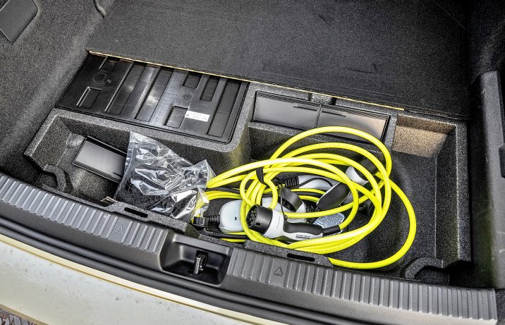 Skoda Superb Liftback Plug-in Hybrid (2025) - test – bagażnik (schowek)