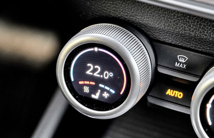 Skoda Superb Liftback Plug-in Hybrid (2025) - test – pokrętło Smart Dial