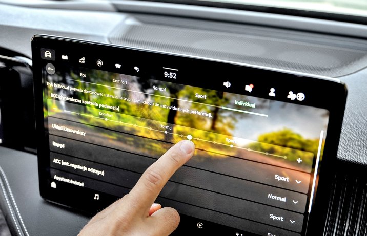 Skoda Superb Liftback Plug-in Hybrid (2025) - test – regulacja zawieszenia DCC